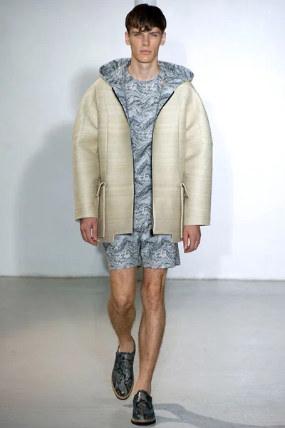 Look 25